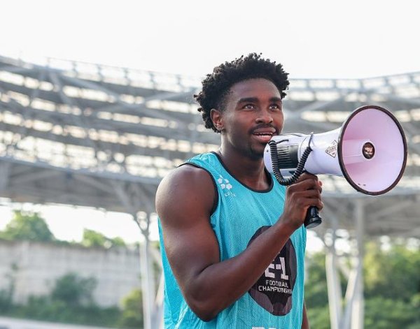 亿赢配资网 新援米高嘲讽国足球迷，苏州东吴官方：已终止该球员赴队报到流程